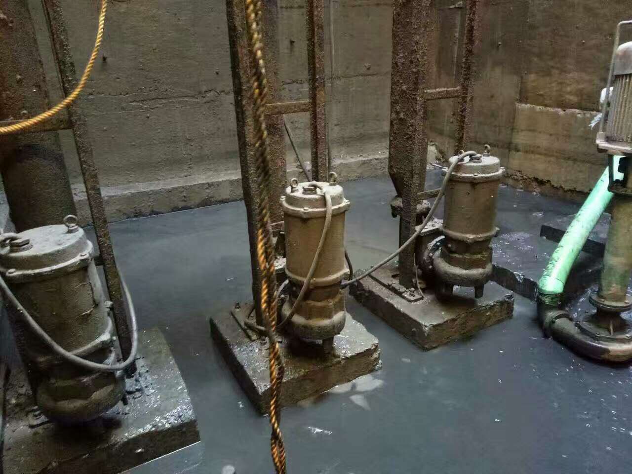 呼兰污水池清理